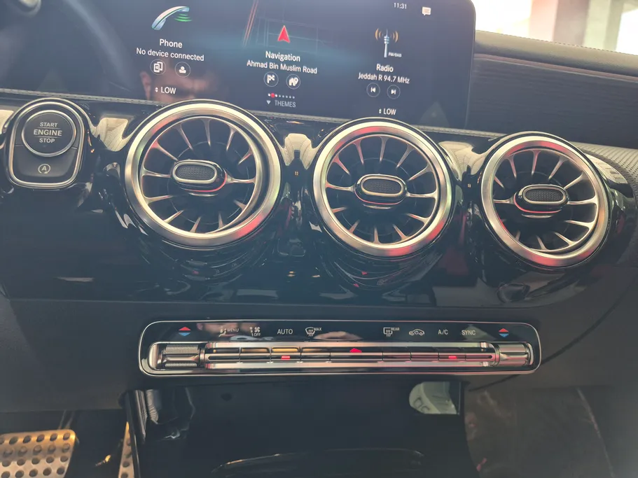 2023 Mercedes CLA 200 
