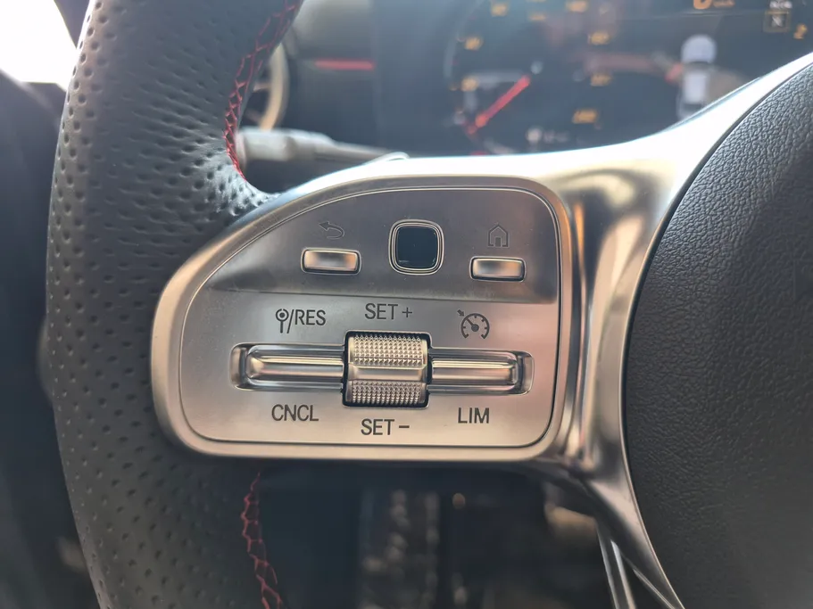 2023 Mercedes CLA 200 