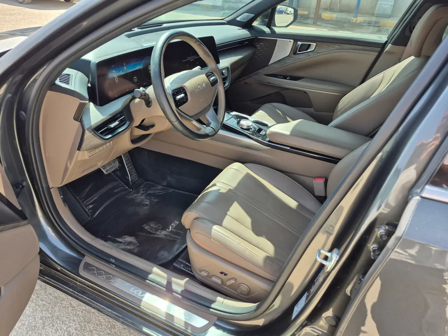 2023 Kia K8 EX 