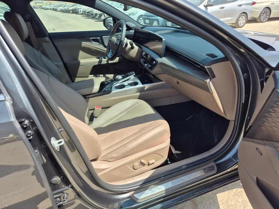 2023 Kia K8 EX 