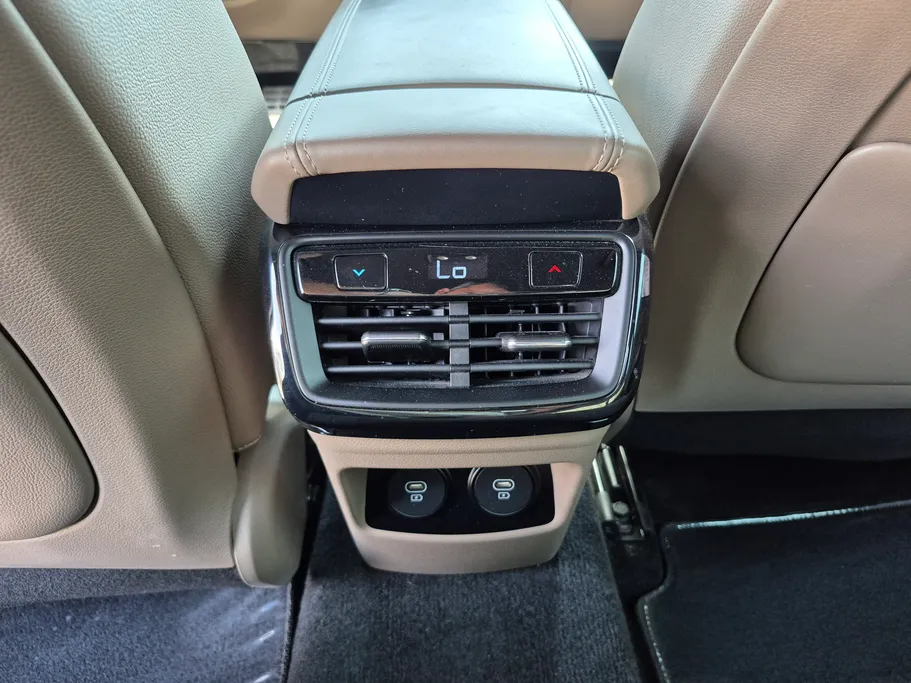 2023 Kia K8 EX 