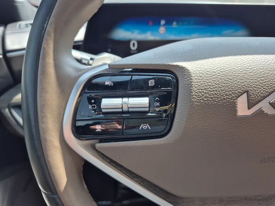 2023 Kia K8 EX 
