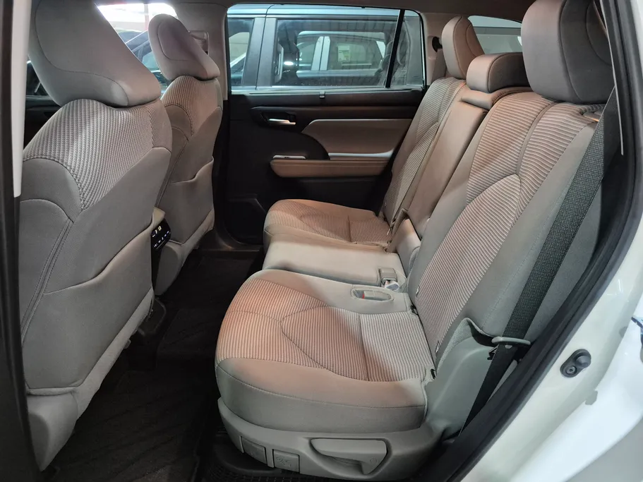 2026 Toyota Highlander GLE 