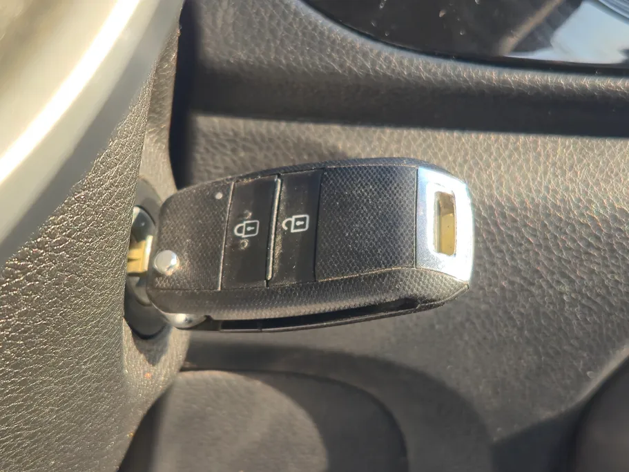 2022 Kia Pegas LX 
