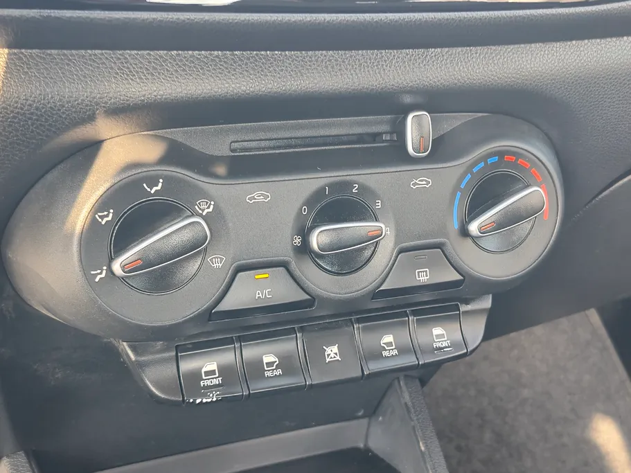 2022 Kia Pegas LX 