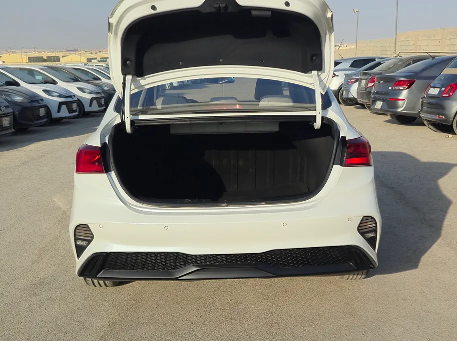 2023 كيا Cerato LX 
