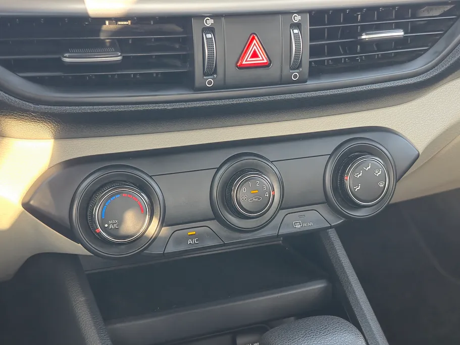 2023 كيا Cerato LX 