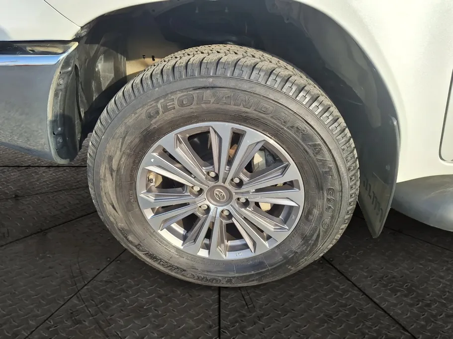 تويوتا هايلكس SR5 2024 