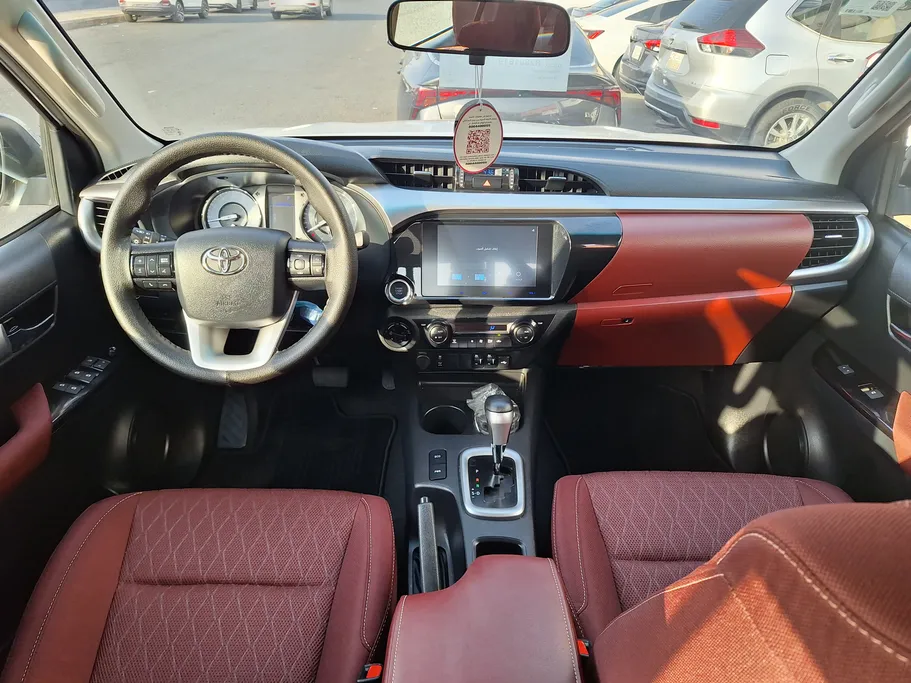 تويوتا هايلكس SR5 2024 