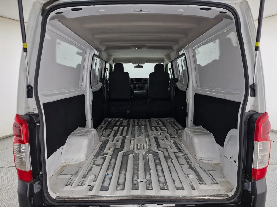 2022 Nissan Urvan MT Des بضاعه 