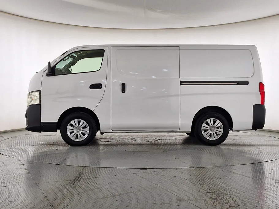 2022 Nissan Urvan MT Des بضاعه 