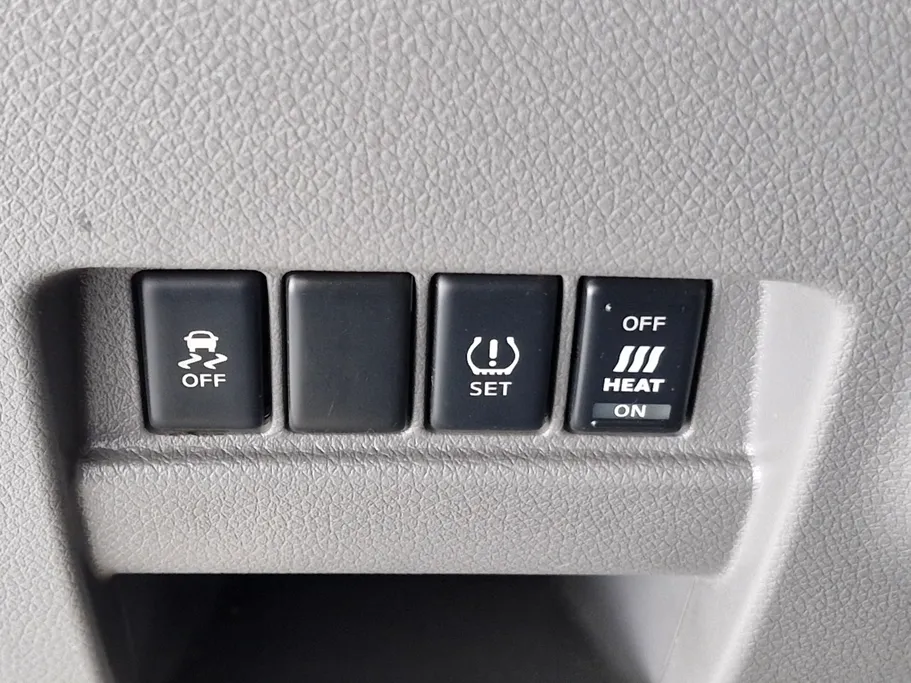 2022 Nissan Urvan MT Des بضاعه 