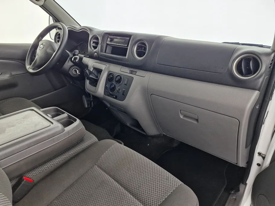 2022 Nissan Urvan MT Des بضاعه 