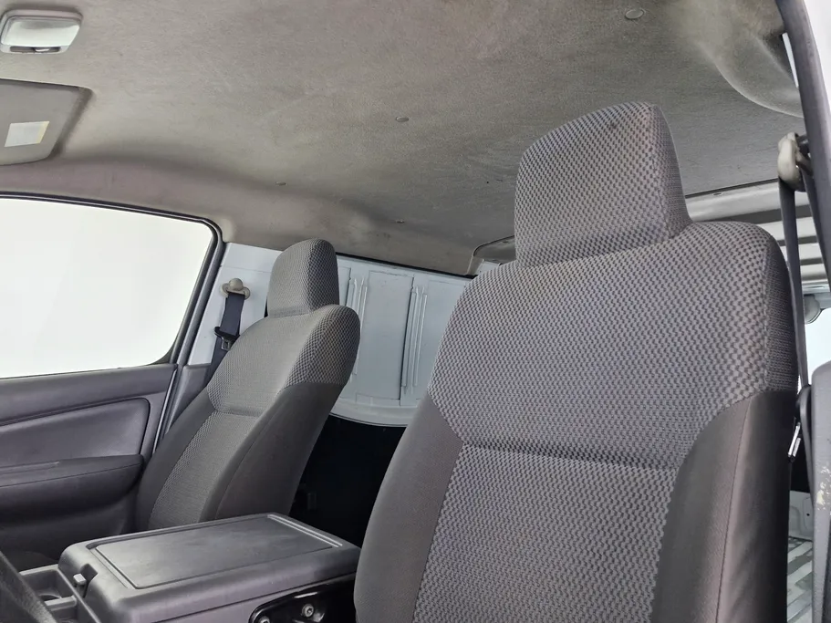 2022 Nissan Urvan MT Des بضاعه 