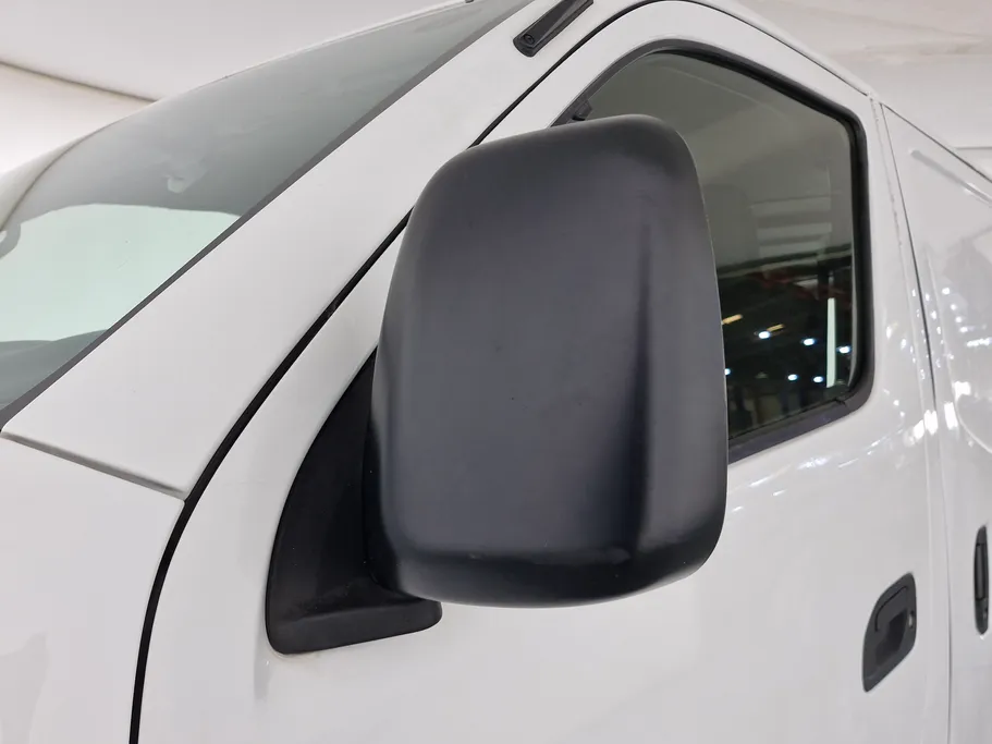 2022 Nissan Urvan MT Des بضاعه 