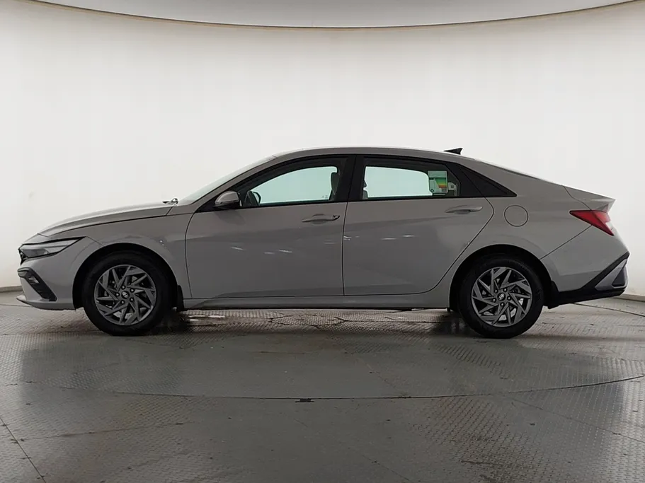 2024 Hyundai Elantra Smart 