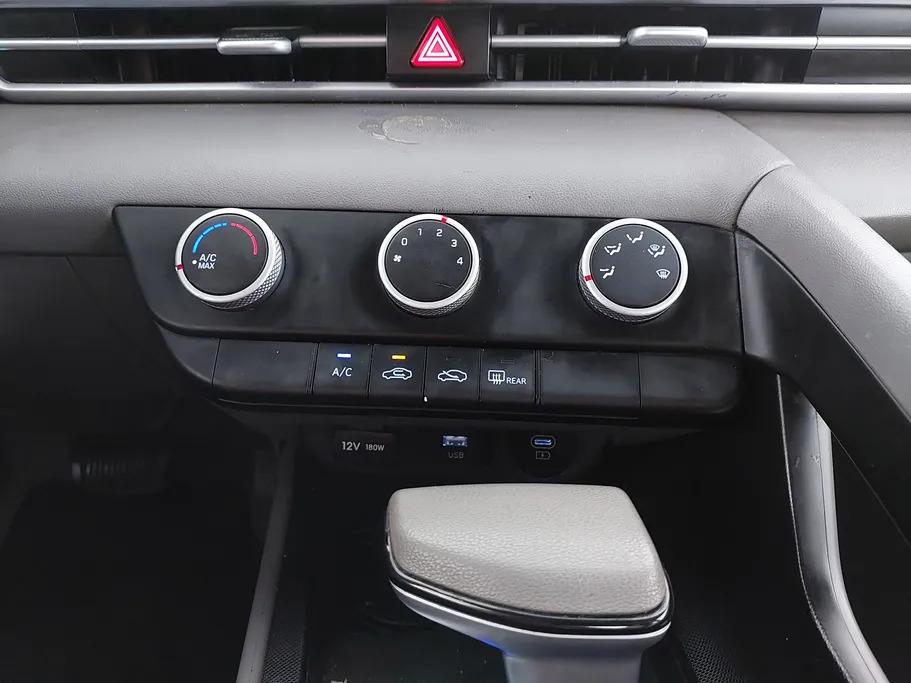 2024 Hyundai Elantra Smart 