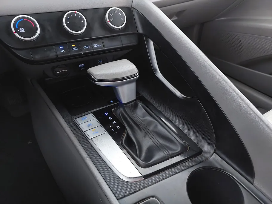 2024 Hyundai Elantra Smart 