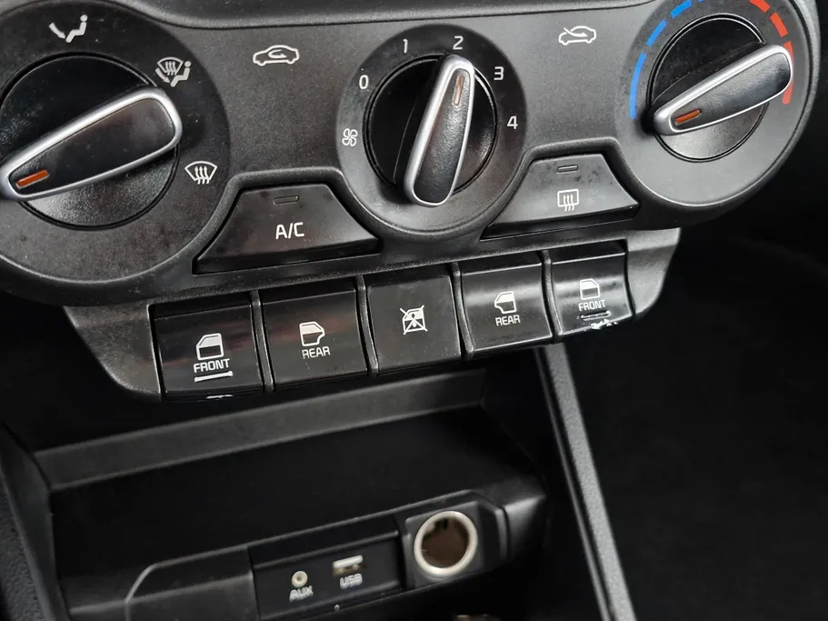 2022 Kia Pegas LX 