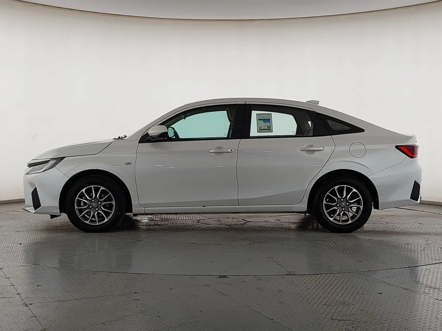 2024 Toyota Yaris  Y 