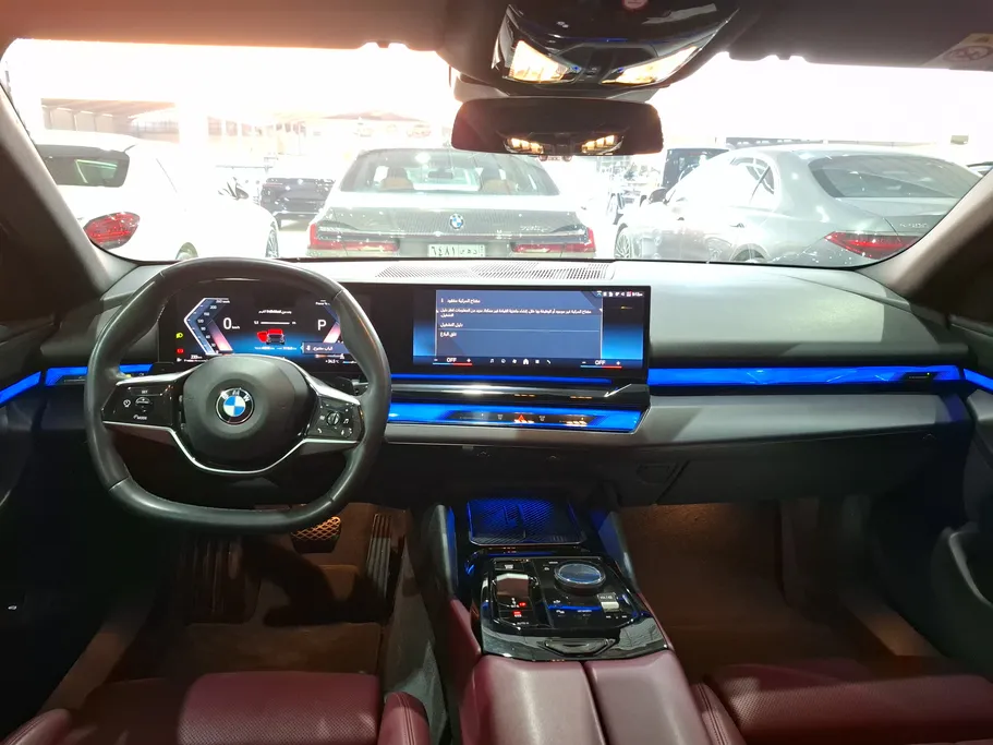 بي ام دبليو الفئة الخامسة 520i 2024 