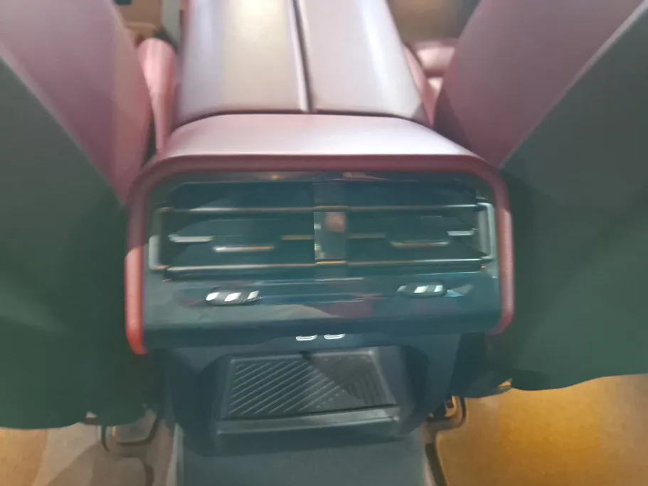 بي ام دبليو الفئة الخامسة 520i 2024 