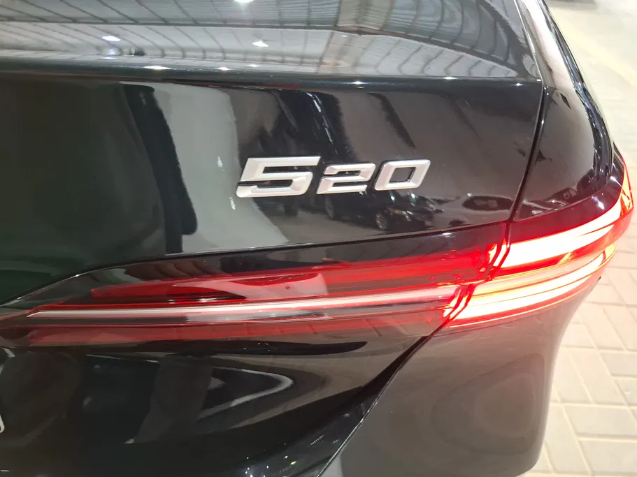 بي ام دبليو الفئة الخامسة 520i 2024 