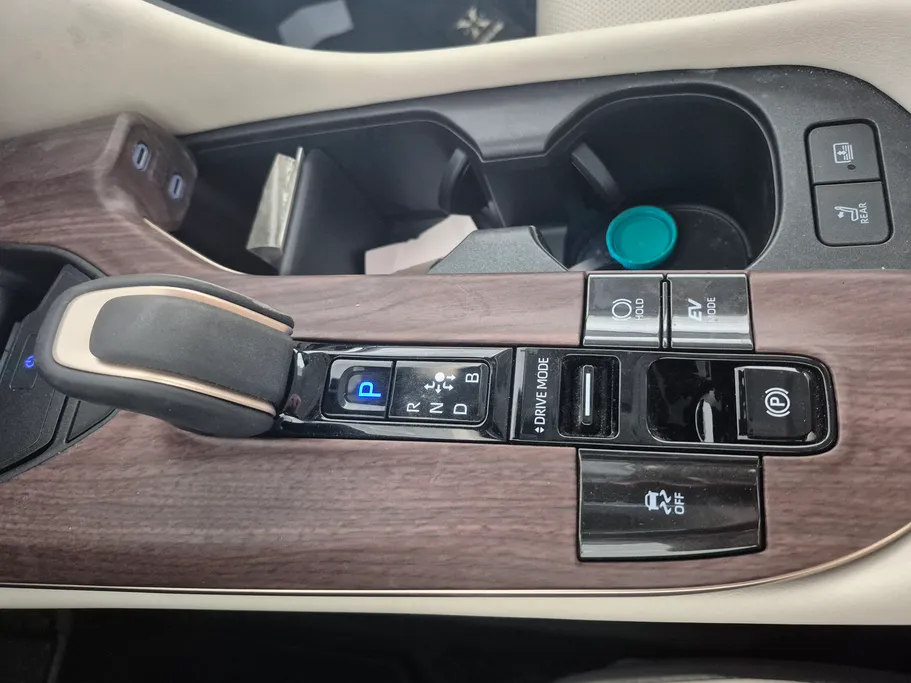 2025 Toyota Crown Premium 