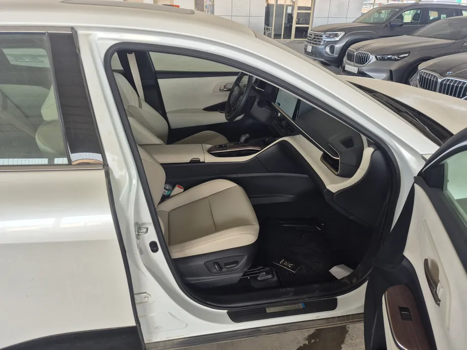 2025 Toyota Crown Premium 