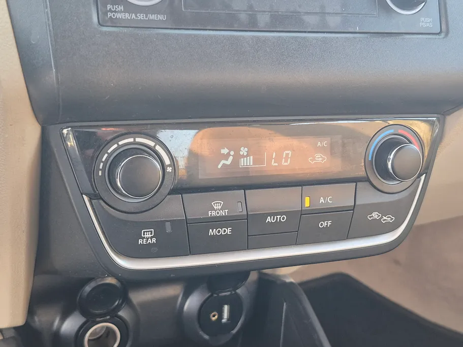 2025 سوزوكي Dzire GLX 