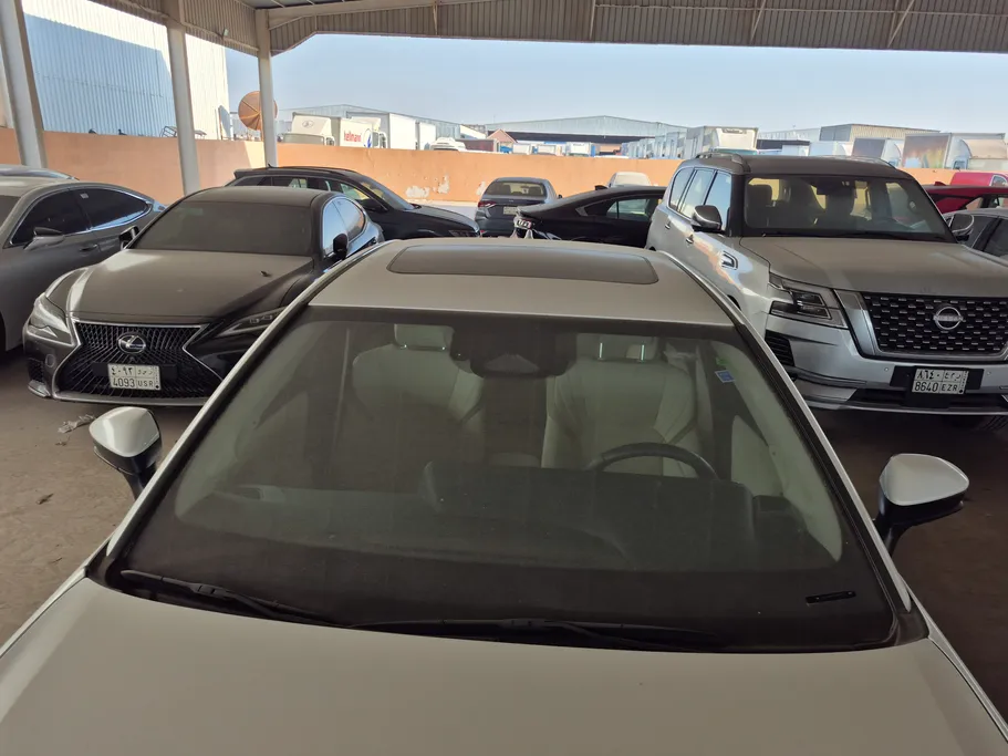 2025 Toyota Crown Premium 