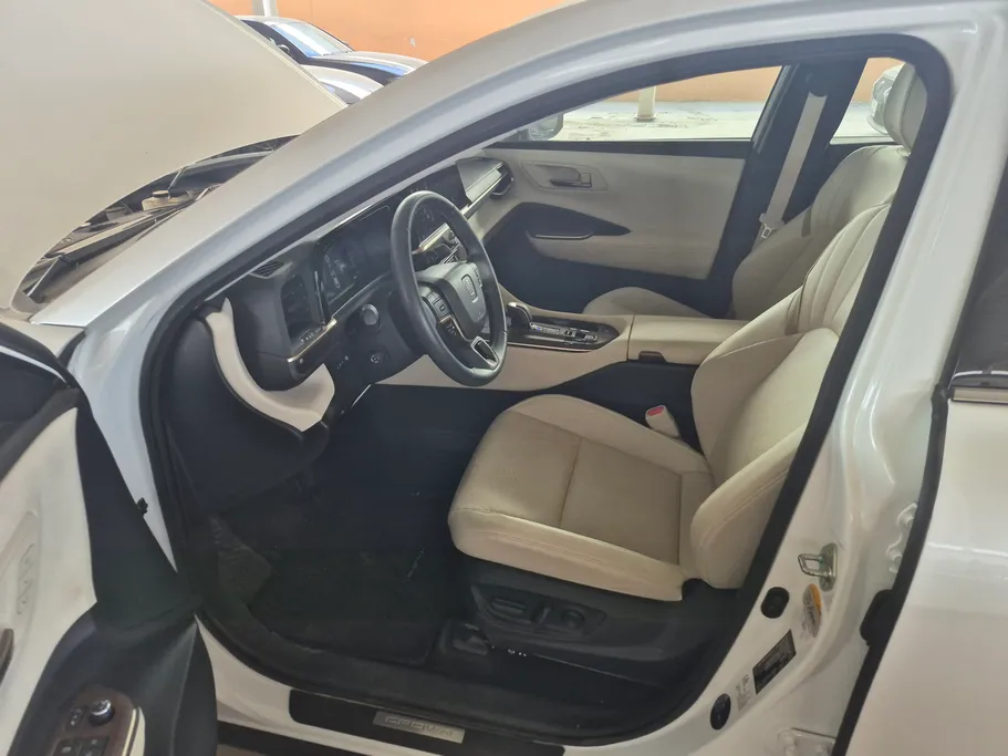 2025 Toyota Crown Premium 