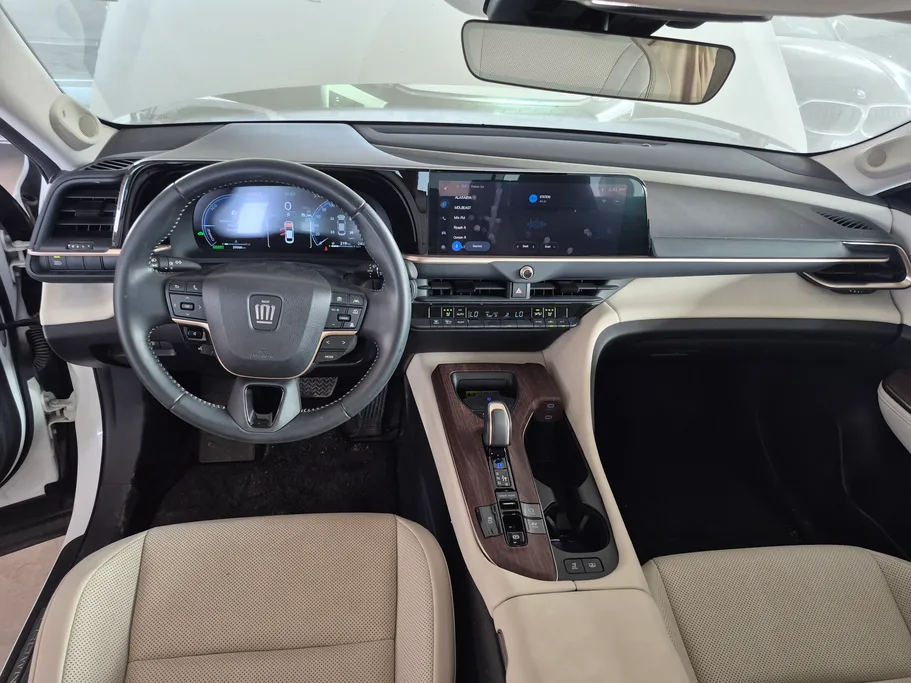 2025 Toyota Crown Premium 