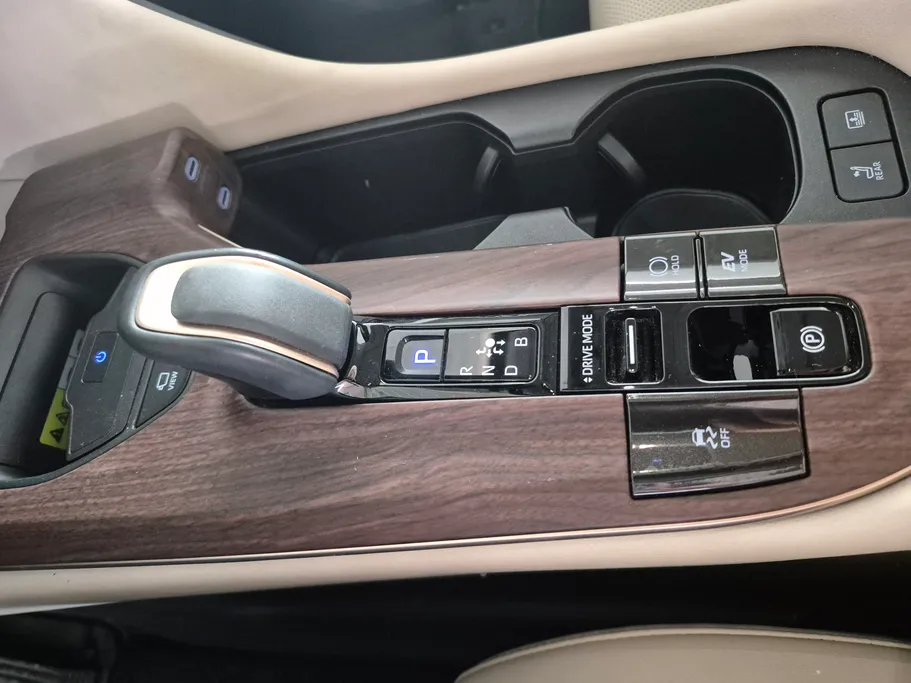 2025 Toyota Crown Premium 