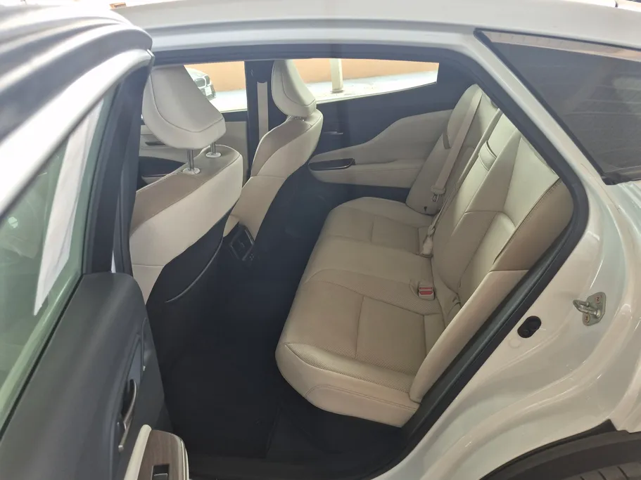 2025 Toyota Crown Premium 