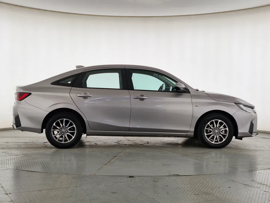 2024 Toyota Yaris  Y 