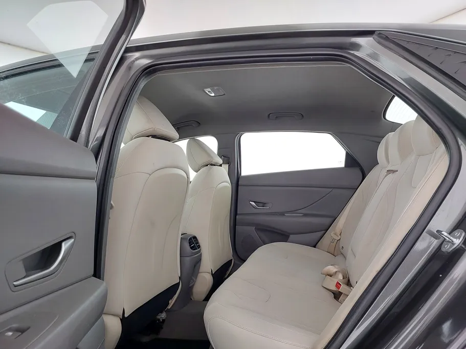 2024 هيونداي Elantra سمارت 