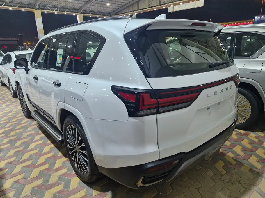 2025 Lexus LX 600 VR VIP 