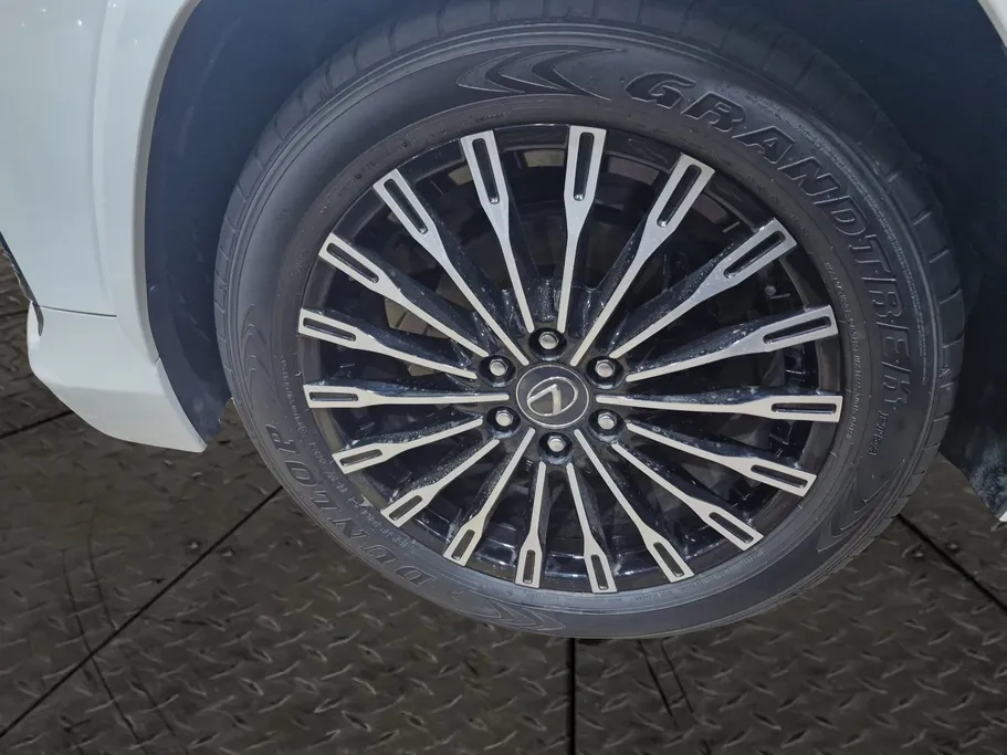 2025 Lexus LX 600 VR VIP 