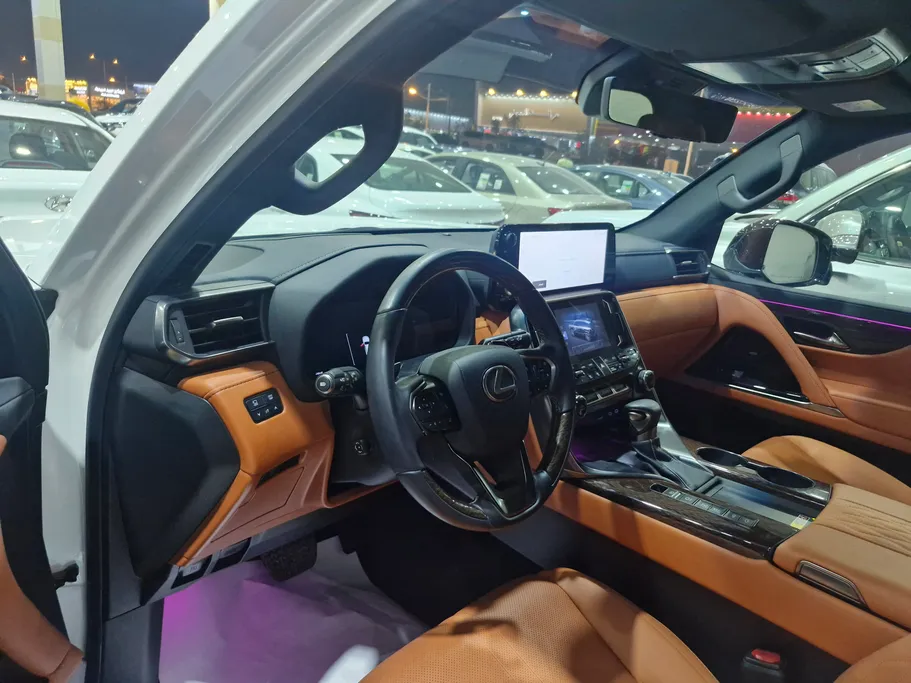 2025 Lexus LX 600 VR VIP 