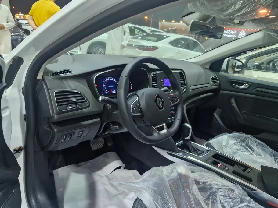 رينو ميجان E 2024 