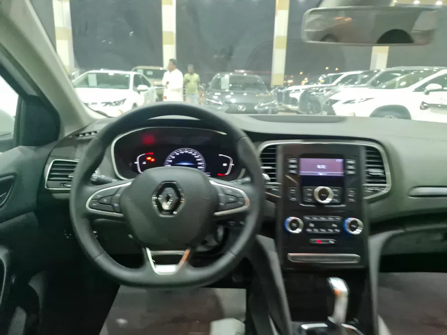 رينو ميجان E 2024 