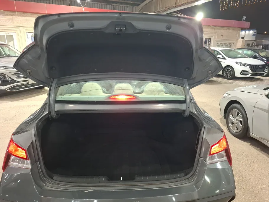 2024 Hyundai Elantra Smart 