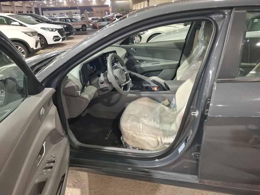 2024 Hyundai Elantra Smart 