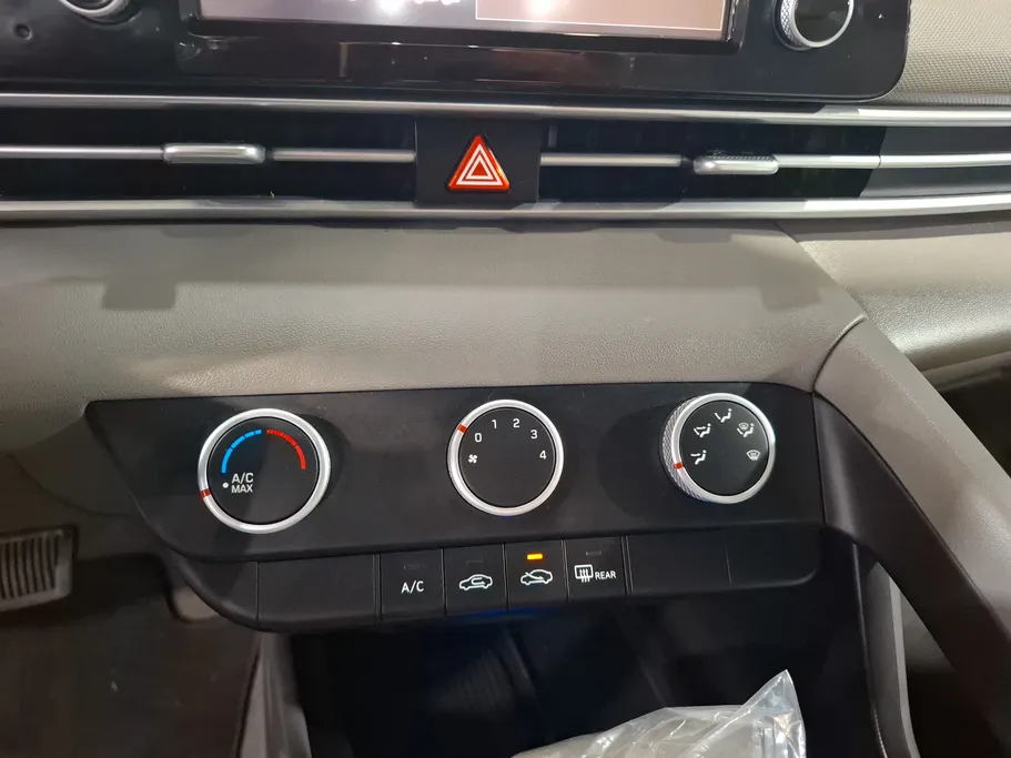 2024 Hyundai Elantra Smart 