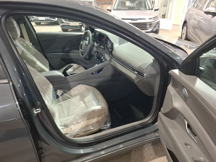 2024 Hyundai Elantra Smart 