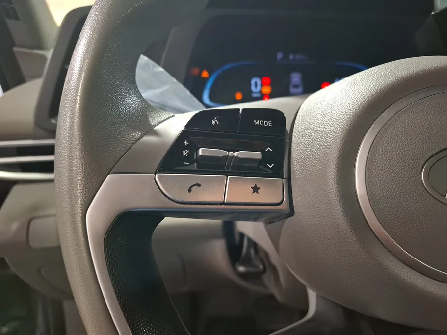 2024 Hyundai Elantra Smart 