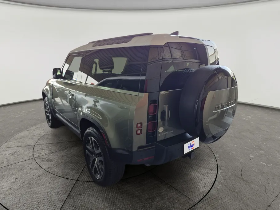 لاند روفر ديفندر P300 S 2024 