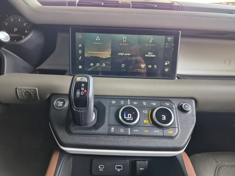 لاند روفر ديفندر P300 S 2024 