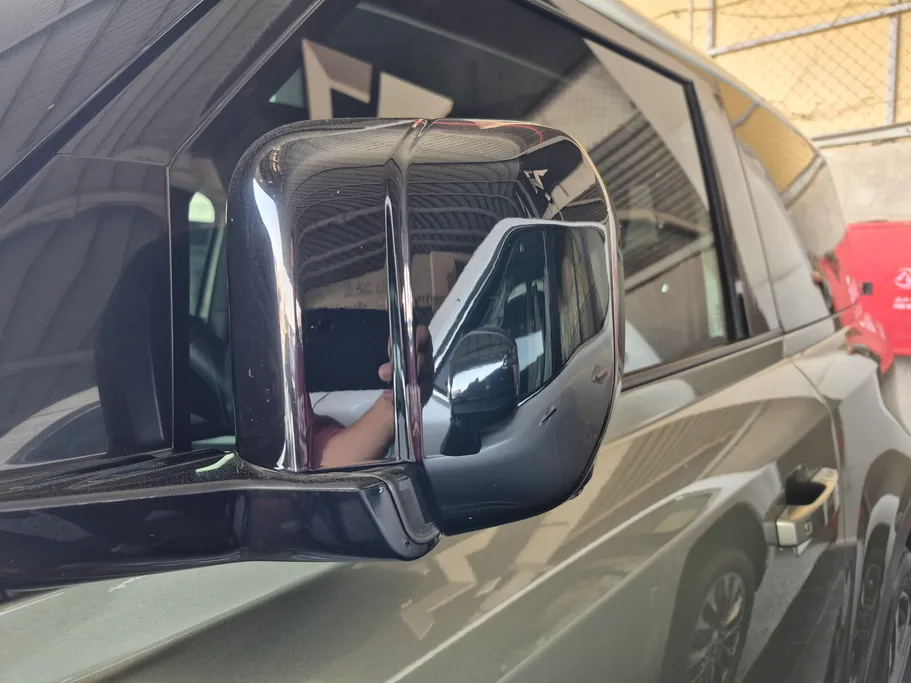 لاند روفر ديفندر P300 S 2024 